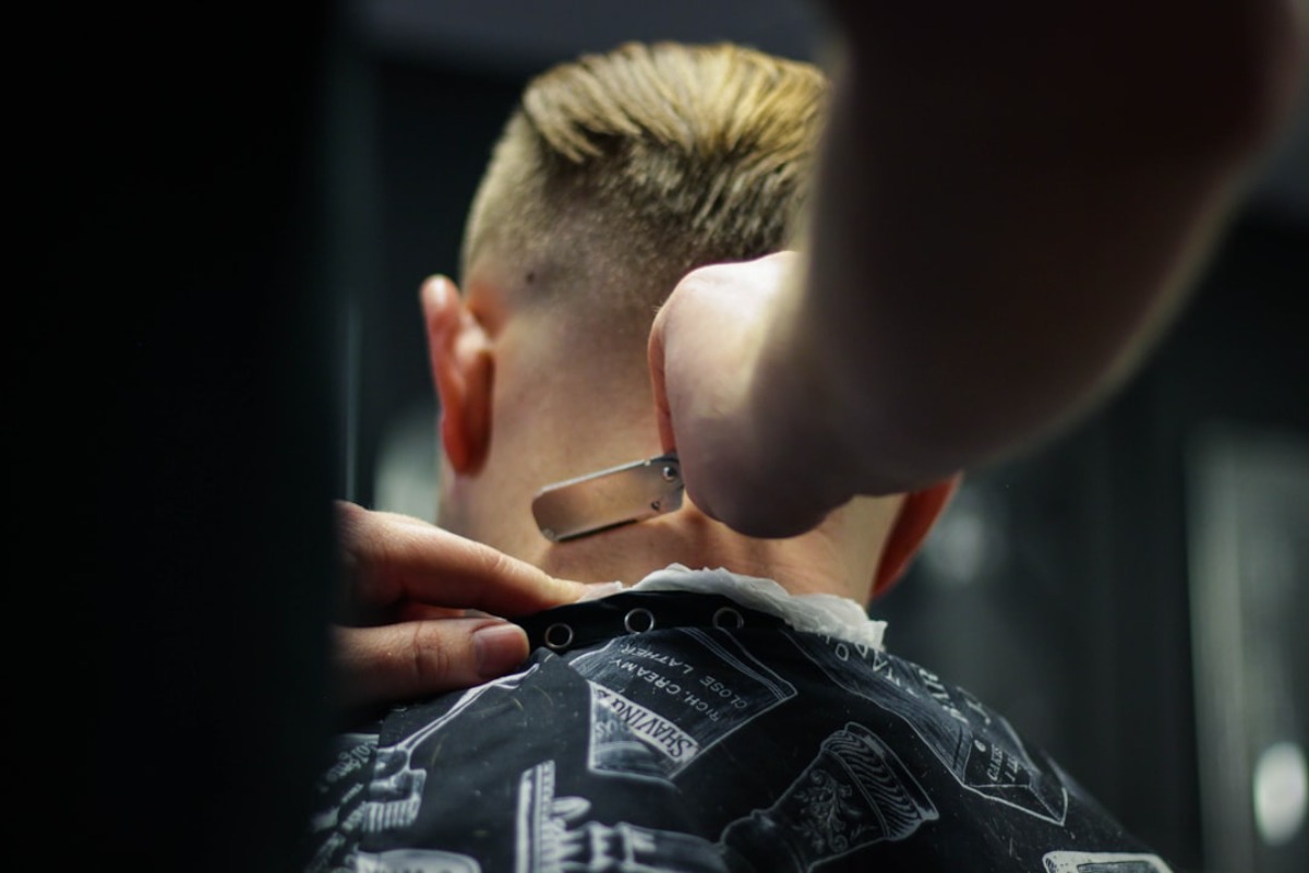 Titelbild zu „Die besten Haarschnitte für Männer: Finde deinen perfekten Style“