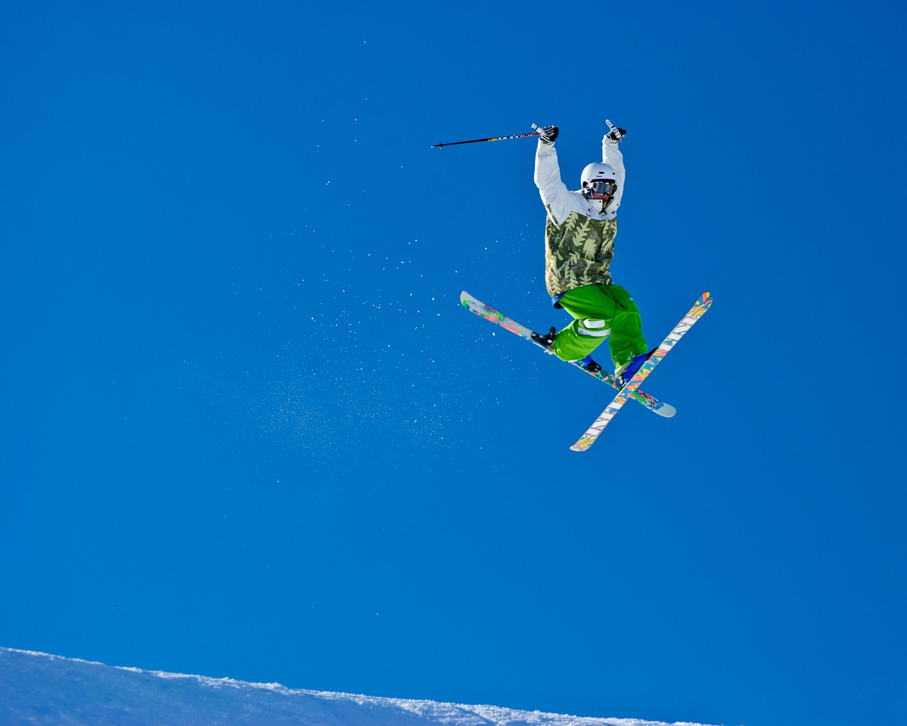 Titelbild zu „Winterkleidung für den Skiurlaub kaufen: Tipps für eine gelungene Abfahrt“