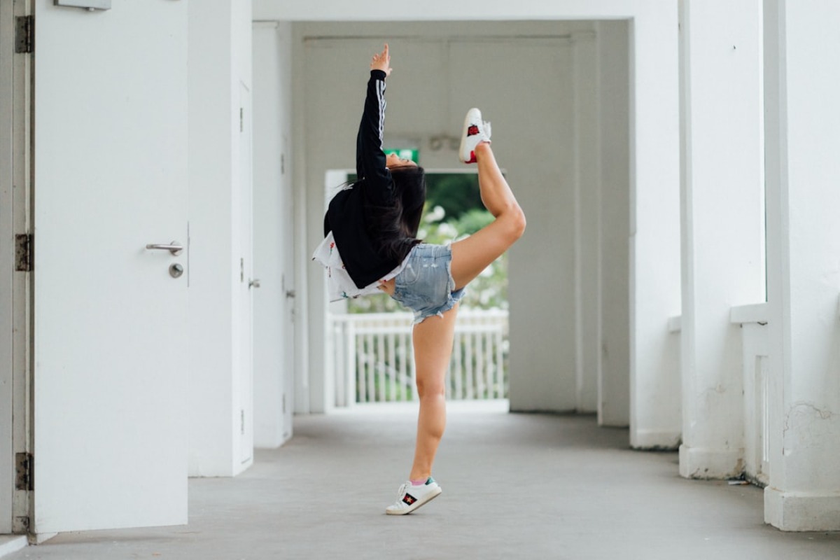 Titelbild zu „Ballett bis Contemporary: Die richtige Balance zwischen Ästhetik und Funktion bei Tanzschuhen“