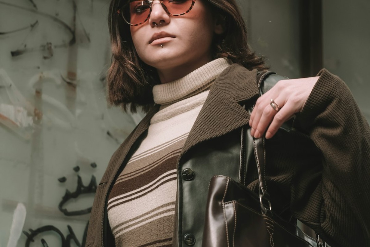Titelbild zu „Klassische Outfits, die nie aus der Mode kommen“